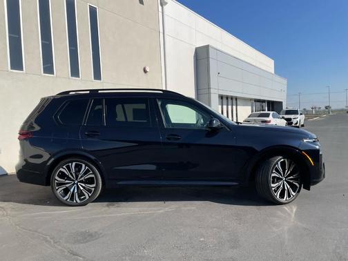 2025 BMW X7 M60i