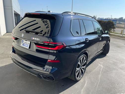 2025 BMW X7 M60i