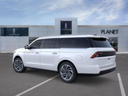 Pristine White Metallic Tri-Coat 2026 Lincoln Navigator Reserve