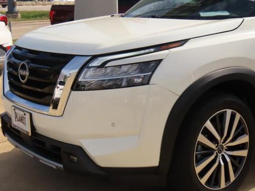 2022 Nissan Pathfinder Platinum 2WD