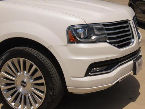 White Platinum Metallic Tri-Coat 2016 Lincoln Navigator Select