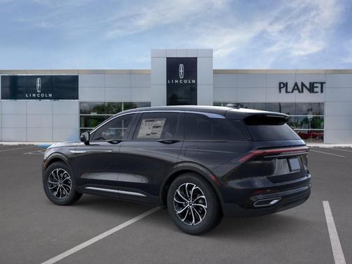 Infinite Black Metallic Clearcoat 2026 Lincoln Nautilus Premiere