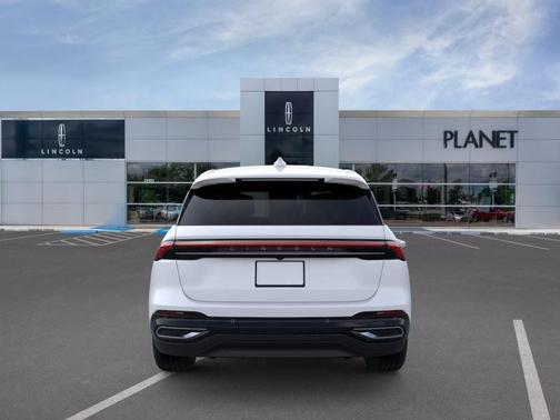 White Platinum Metallic Tri-Coat 2026 Lincoln Nautilus Premiere