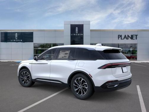 White Platinum Metallic Tri-Coat 2026 Lincoln Nautilus Premiere