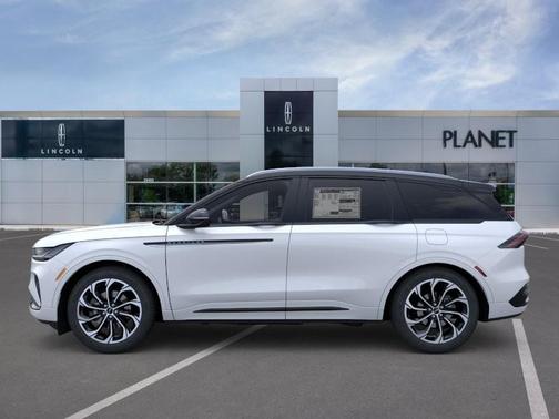 White Platinum Metallic Tri-Coat 2026 Lincoln Nautilus Reserve