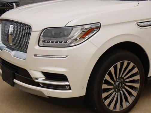 White Platinum Metallic Tri-Coat 2018 Lincoln Navigator L Reserve