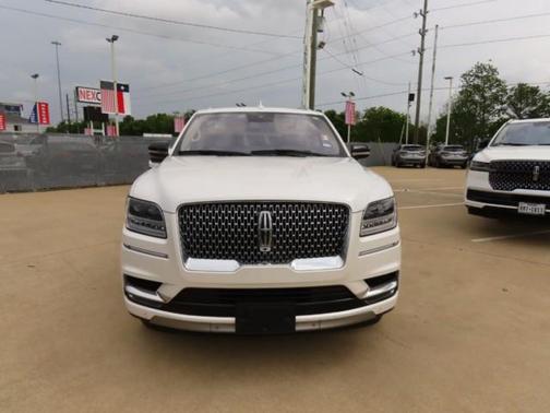 White Platinum Metallic Tri-Coat 2018 Lincoln Navigator L Reserve