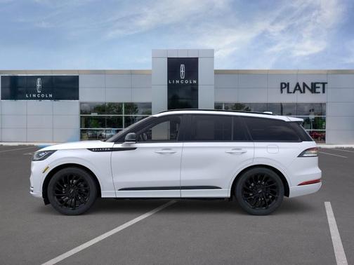 Pristine White Metallic Tri-Coat 2026 Lincoln Aviator Reserve