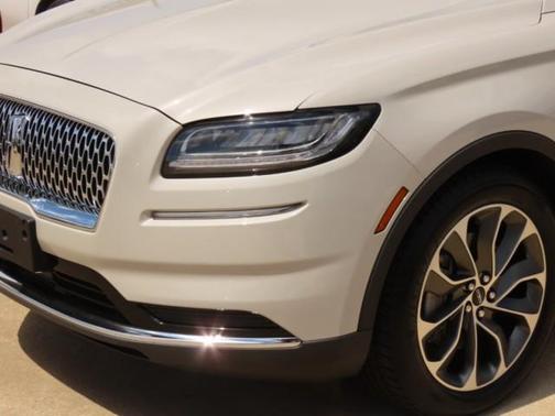 Ceramic Pearl Metallic Tinted Clearcoat 2023 Lincoln Nautilus Reserve