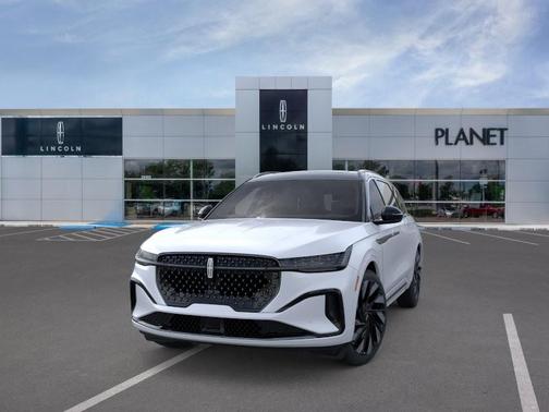 White Platinum Metallic Tri-Coat 2026 Lincoln Nautilus Black Label