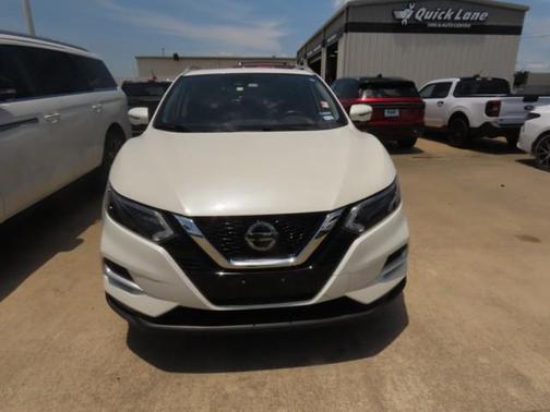 Pearl White Tricoat 2021 Nissan Rogue Sport SL