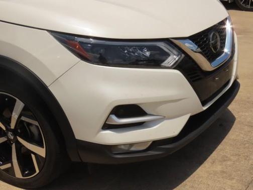 Pearl White Tricoat 2021 Nissan Rogue Sport SL