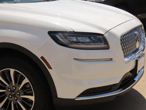 Pristine White Metallic Tri-Coat 2023 Lincoln Nautilus Standard