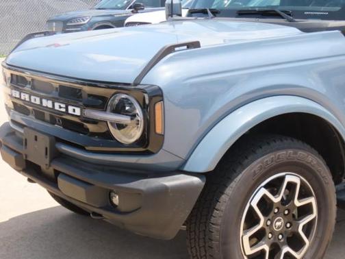 Azure Gray Metallic Tri-Coat 2024 Ford Bronco Outer Banks