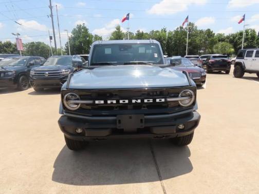 Azure Gray Metallic Tri-Coat 2024 Ford Bronco Outer Banks