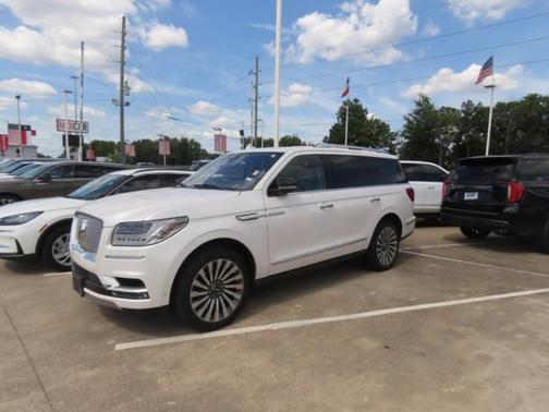 White Platinum Metallic Tri-Coat 2018 Lincoln Navigator Reserve