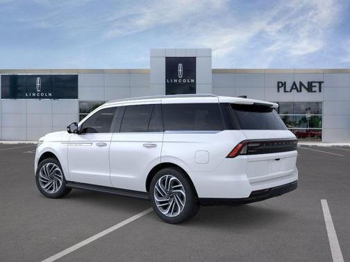Pristine White Metallic Tri-Coat 2026 Lincoln Navigator Premiere