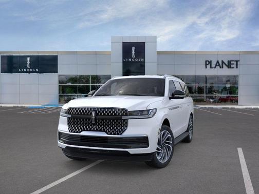 Pristine White Metallic Tri-Coat 2026 Lincoln Navigator Premiere