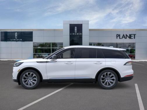 Pristine White Metallic Tri-Coat 2026 Lincoln Aviator Reserve
