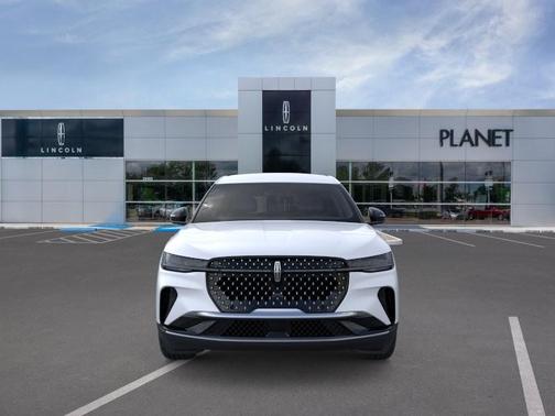 White Platinum Metallic Tri-Coat 2026 Lincoln Nautilus Premiere
