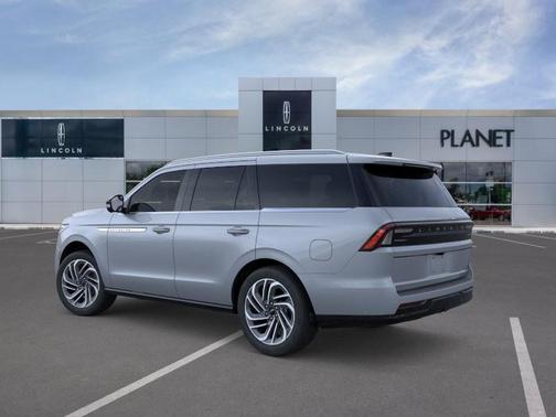 Gray Mist Metallic Tri-Coat 2026 Lincoln Navigator Reserve