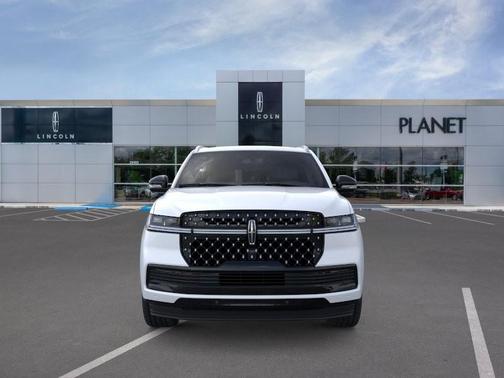 Crystal White Metallic Clearcoat 2026 Lincoln Navigator Black Label