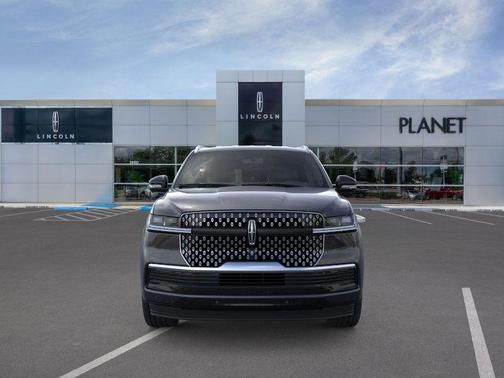 Infinite Black Metallic Clearcoat 2026 Lincoln Navigator Premiere