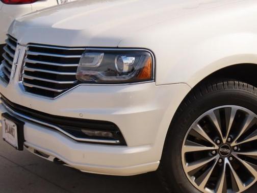 2015 Lincoln Navigator Base