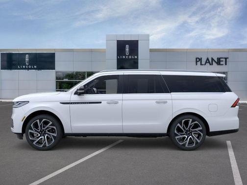 Pristine White Metallic Tri-Coat 2026 Lincoln Navigator Black Label