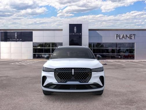 White Platinum Metallic Tri-Coat 2026 Lincoln Nautilus Black Label