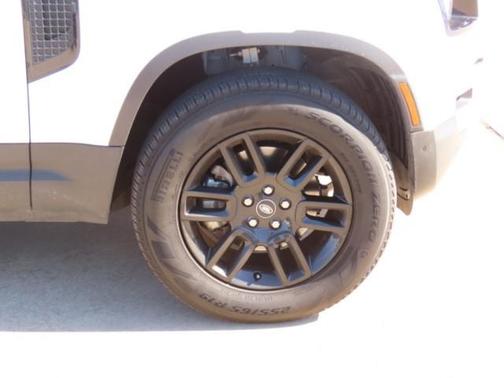 2025 Land Rover Defender 110 P300