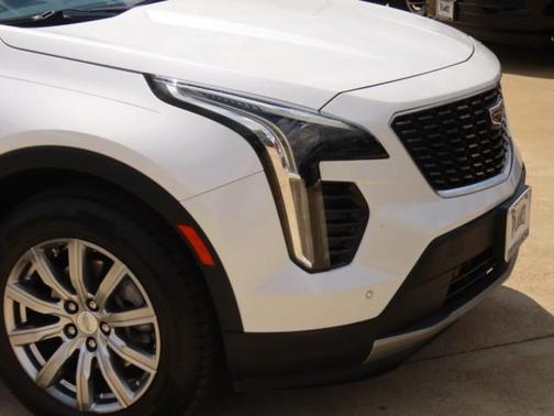 Crystal White Tricoat 2020 Cadillac XT4 Premium Luxury