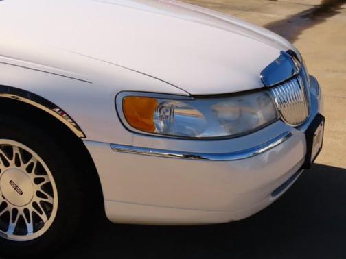 2000 Lincoln Town Car Signature
