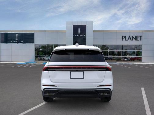 White Platinum Metallic Tri-Coat 2026 Lincoln Nautilus Premiere