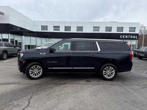 2022 GMC Yukon XL SLT