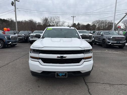 Summit White 2018 Chevrolet Silverado 1500 Custom