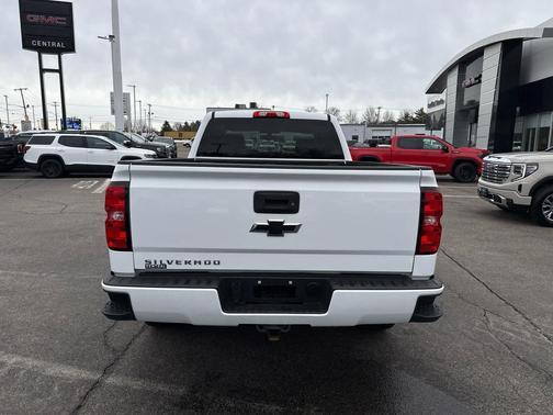 Summit White 2018 Chevrolet Silverado 1500 Custom