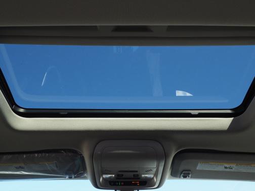 Summit White 2019 Buick Regal Sportback Essence