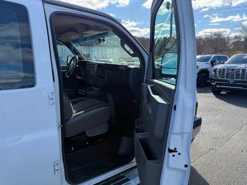 2024 GMC Savana 2500 Work Van