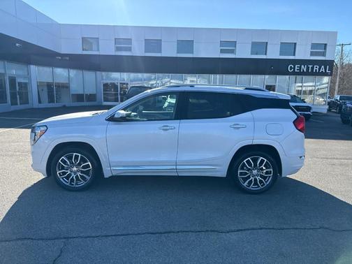 2023 GMC Terrain Denali