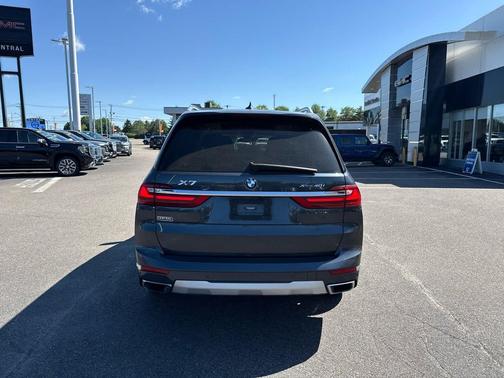 Gray 2021 BMW X7 xDrive40i