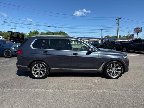 Gray 2021 BMW X7 xDrive40i