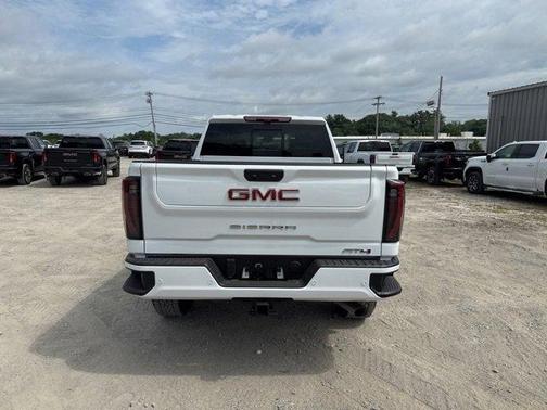 2025 GMC Sierra 2500 AT4