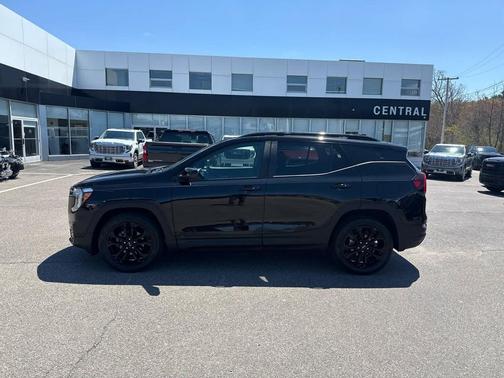 BLACK 2022 GMC Terrain SLE