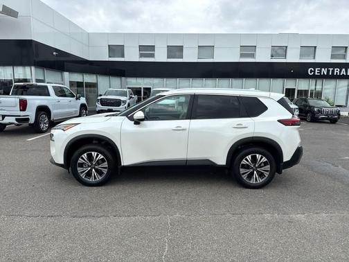Pearl White Tricoat 2023 Nissan Rogue SV