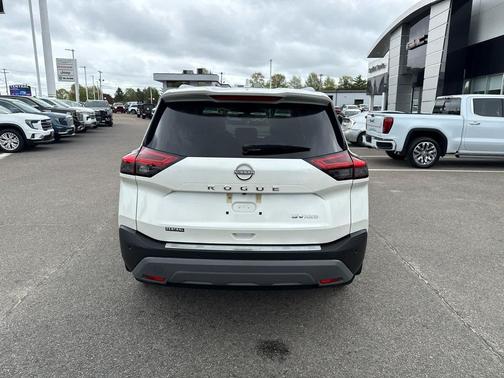 Pearl White Tricoat 2023 Nissan Rogue SV