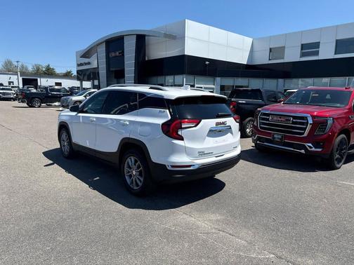 Summit White 2022 GMC Terrain SLT