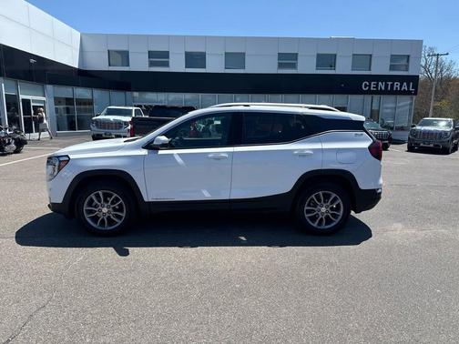 Summit White 2022 GMC Terrain SLT