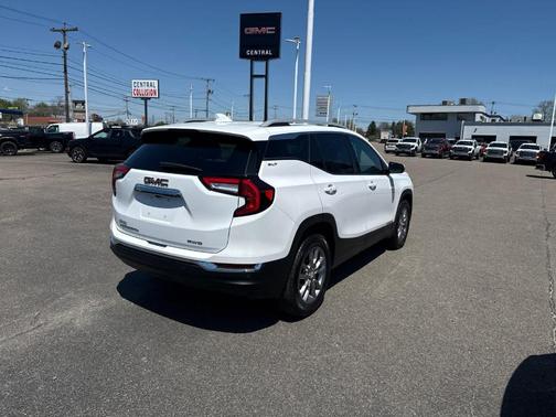 White 2022 GMC Terrain SLT