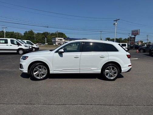 2022 Audi Q7 55 Premium Plus